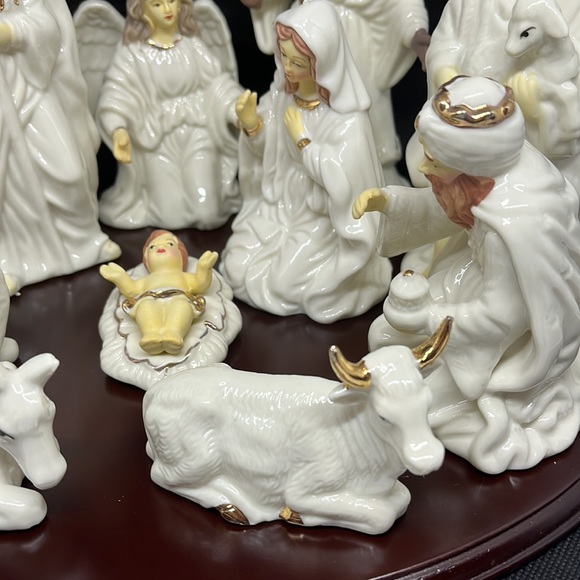 Vintage Home For The Holidays Porcelain Nativity Set with wood base. - Picture 6 of 6